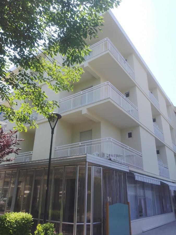 B&B - Meuble' - Hotel " Cordiale " 미사노아드리아티코 외부 사진