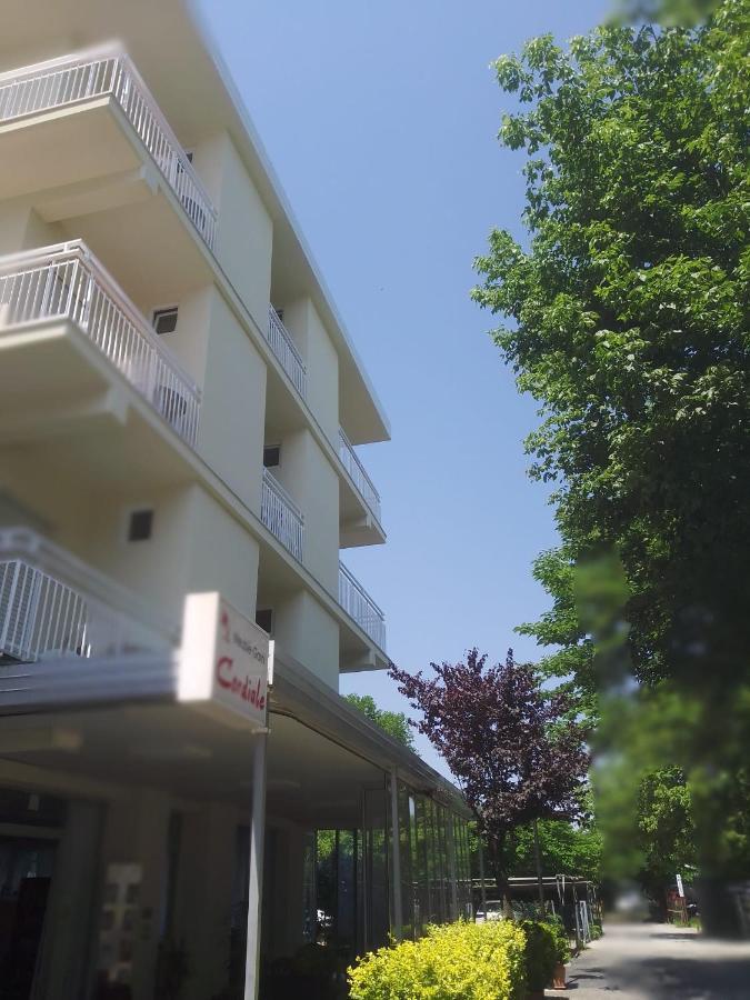 B&B - Meuble' - Hotel " Cordiale " 미사노아드리아티코 외부 사진