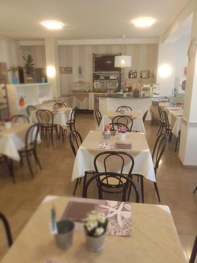 B&B - Meuble' - Hotel " Cordiale " 미사노아드리아티코 외부 사진