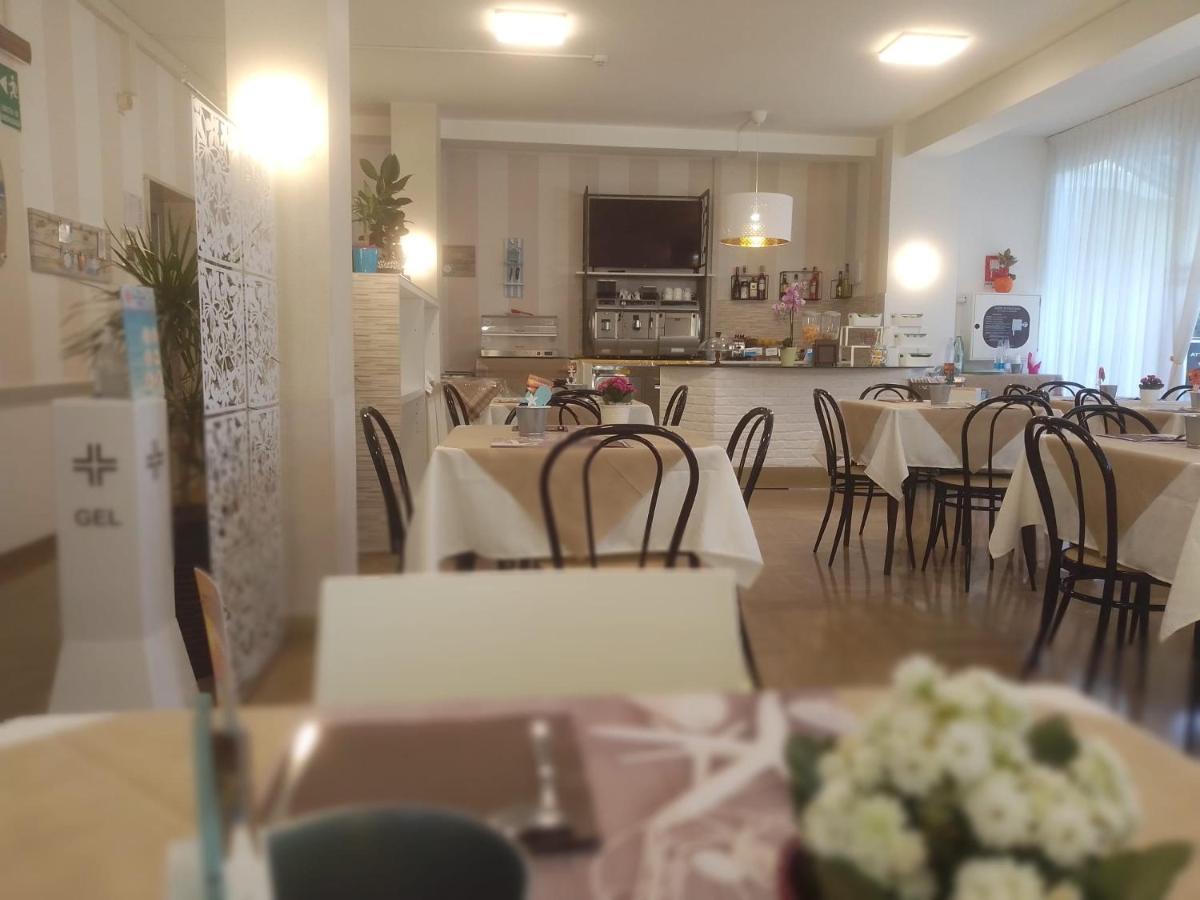 B&B - Meuble' - Hotel " Cordiale " 미사노아드리아티코 외부 사진