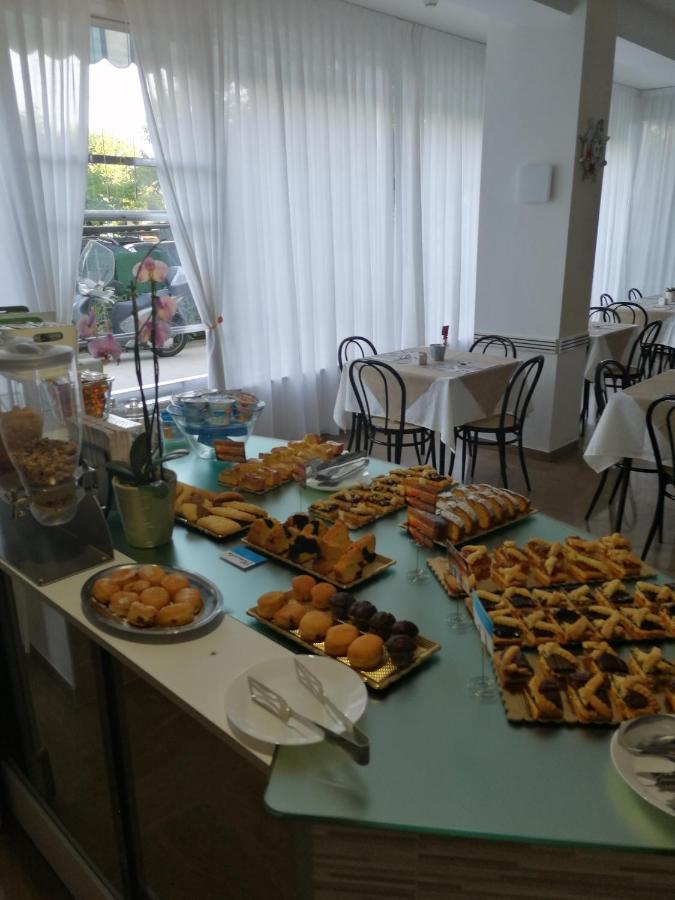B&B - Meuble' - Hotel " Cordiale " 미사노아드리아티코 외부 사진