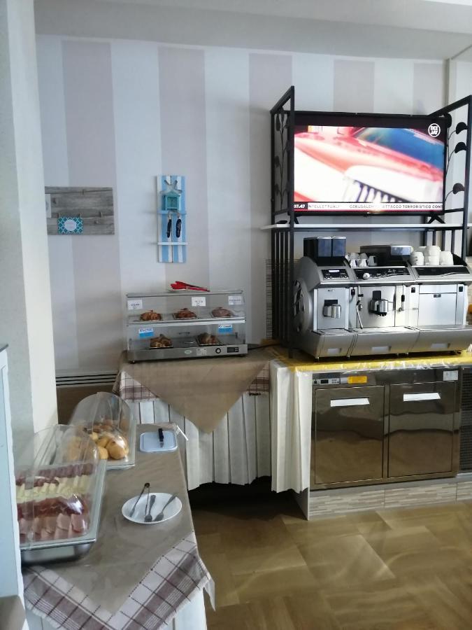 B&B - Meuble' - Hotel " Cordiale " 미사노아드리아티코 외부 사진