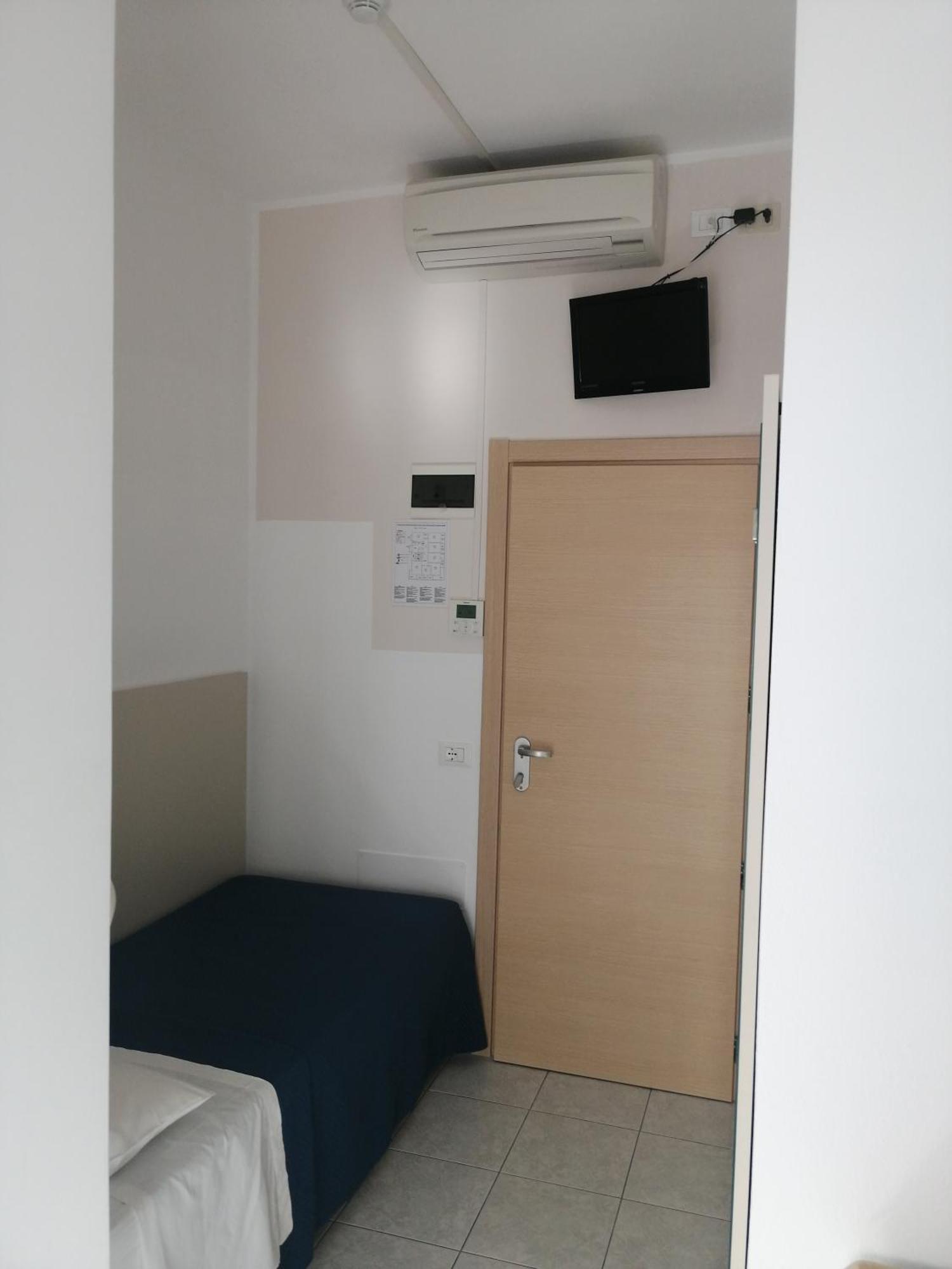 B&B - Meuble' - Hotel " Cordiale " 미사노아드리아티코 외부 사진