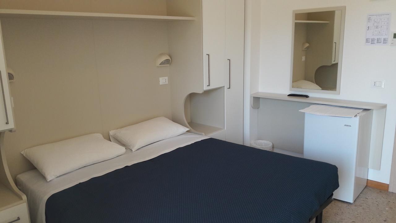 B&B - Meuble' - Hotel " Cordiale " 미사노아드리아티코 외부 사진
