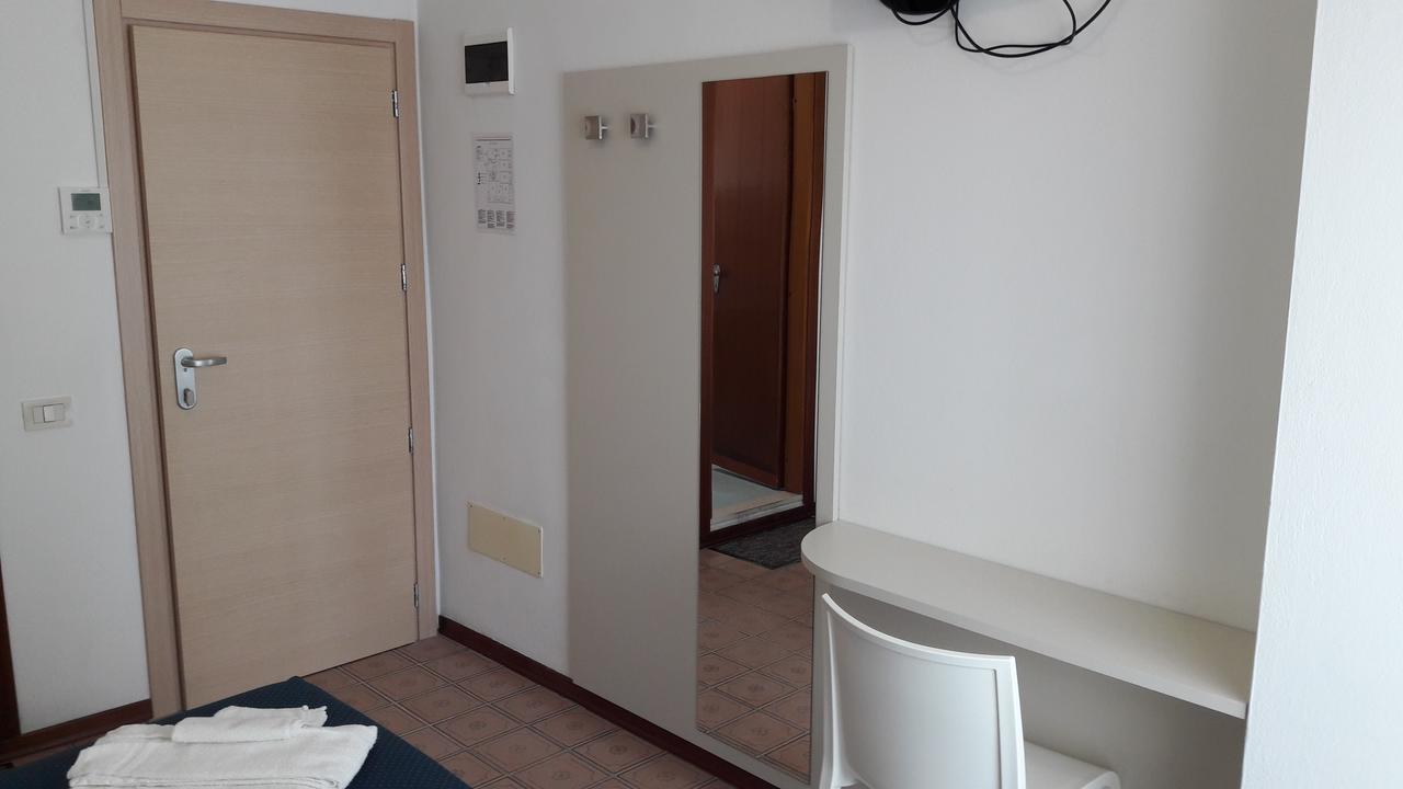 B&B - Meuble' - Hotel " Cordiale " 미사노아드리아티코 외부 사진
