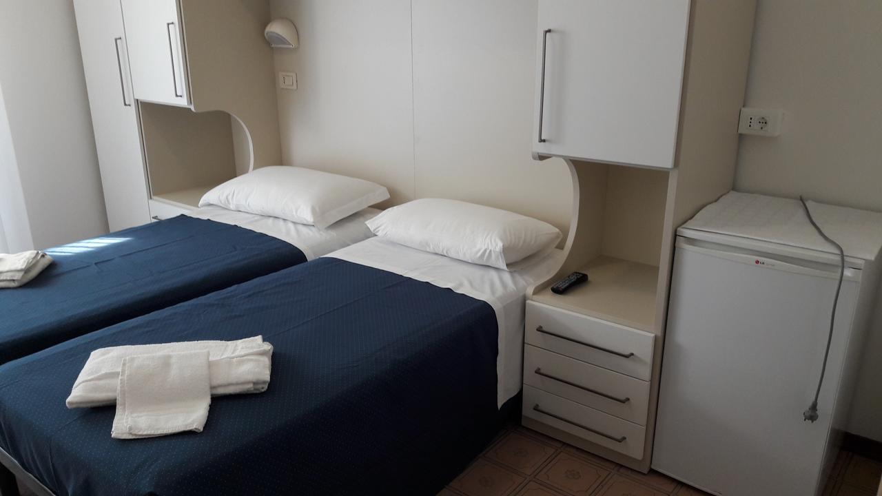 B&B - Meuble' - Hotel " Cordiale " 미사노아드리아티코 외부 사진